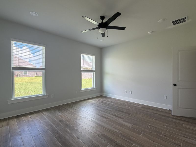 Spacious, unfurnished interior of a new home in Natureview, Freeport (Image 14).