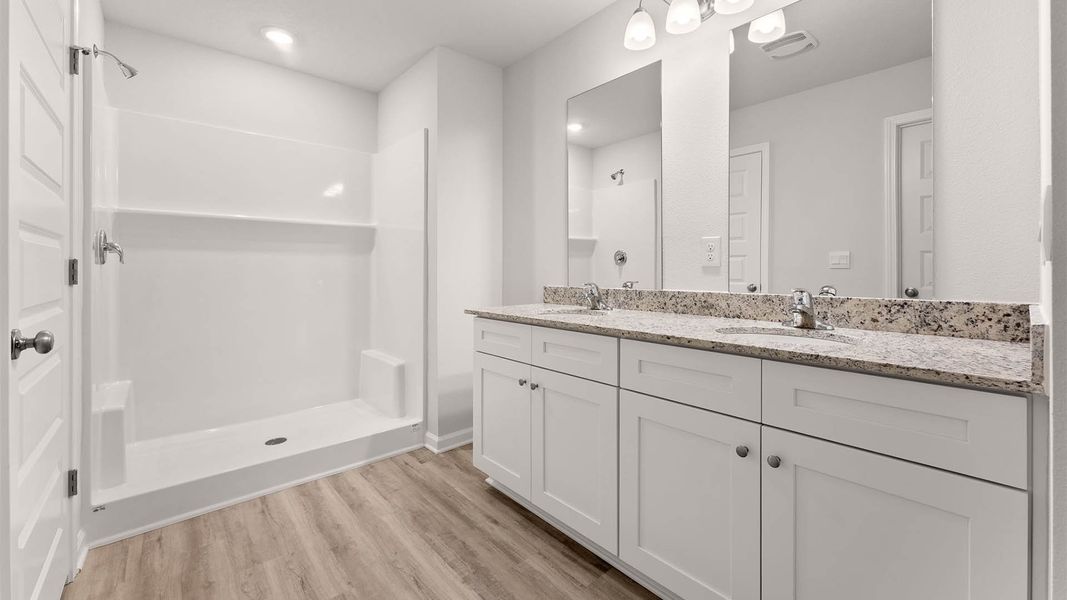 Furnished interior view inside a new home in Titus Park, Panama City (Image 12).