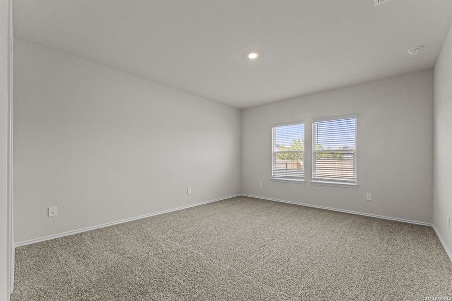 Spacious, unfurnished interior of a new home in Laurel Vistas, San Antonio (Image 23).