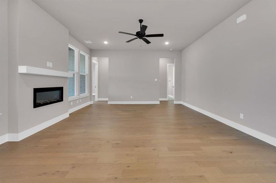 Spacious, unfurnished interior of a new home in Springside Estates II, Waxahachie (Image 14). Spacious, unfurnished interior of a new home in Springside Estates II, Waxahachie (Image 14).