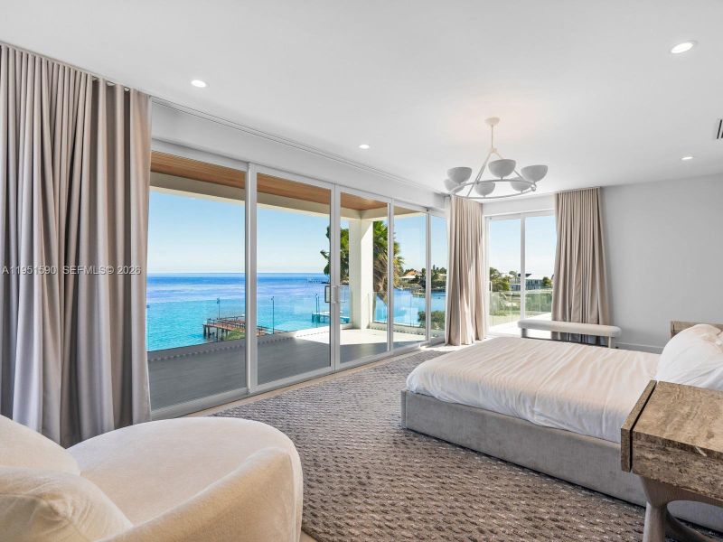 Furnished interior view inside a new home in , Marathon (Image 54).