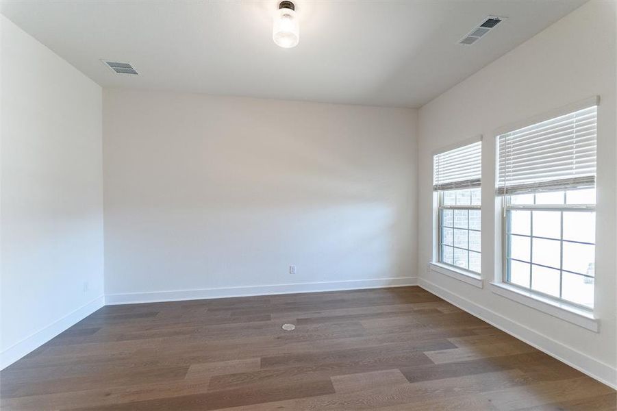 Spacious, unfurnished interior of a new home in Sonoma Verde, Rockwall (Image 14).