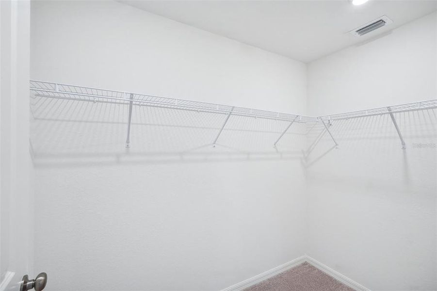 Spacious, unfurnished interior of a new home in Eagle Hammock, Eagle Lake (Image 21).