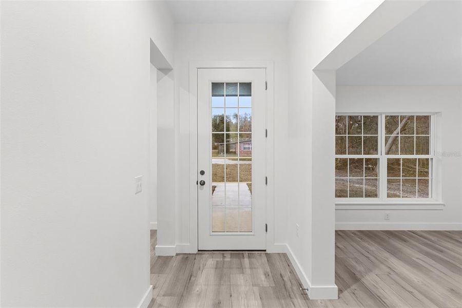 Spacious, unfurnished interior of a new home in , Lakeland (Image 16).