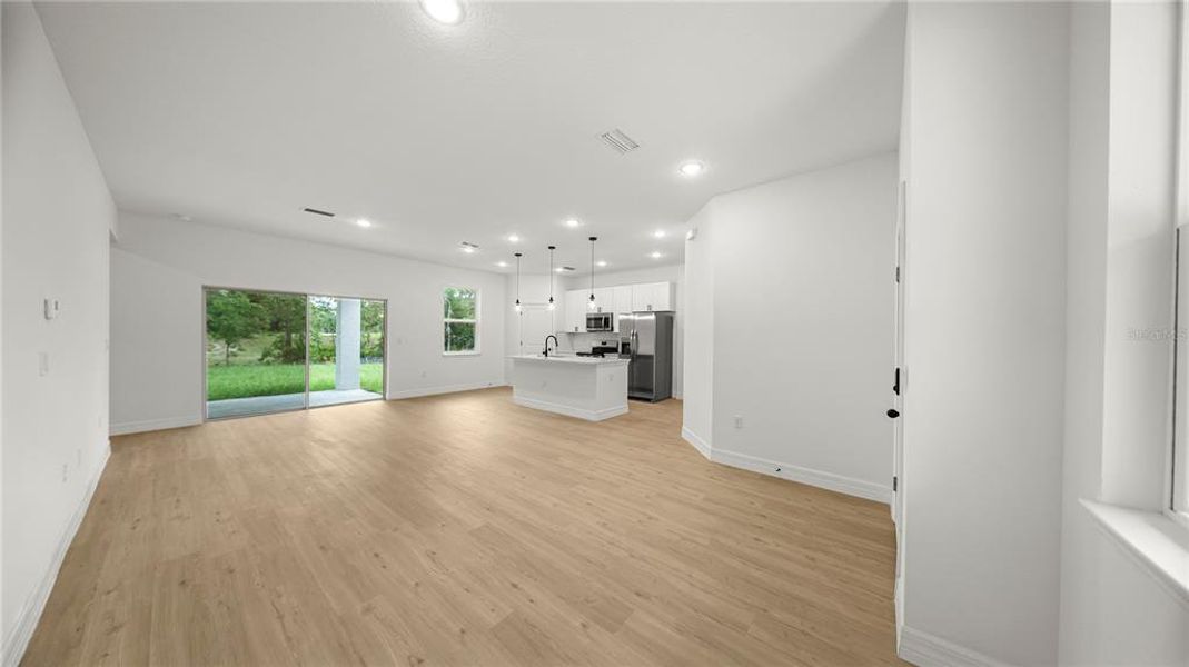 Spacious, unfurnished interior of a new home in , Citrus Springs (Image 23).