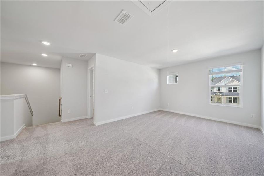 Spacious, unfurnished interior of a new home in Dove Lake, Grayson (Image 19).