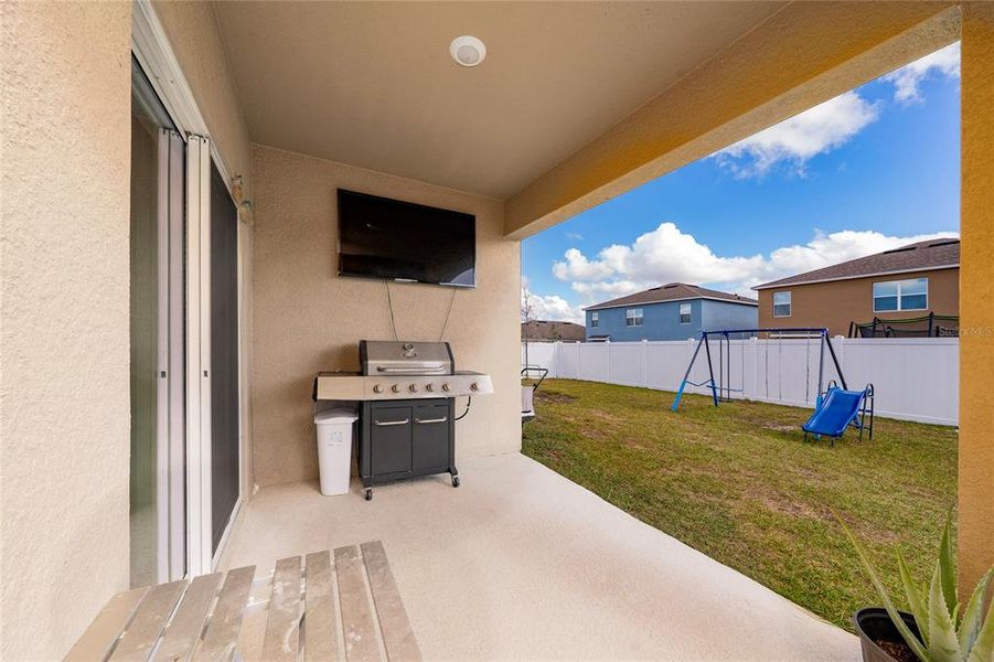 Exterior details and patio area of a home in , Haines City (Image 3).