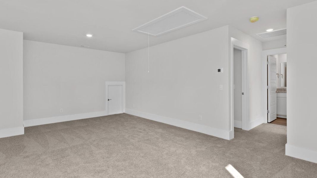 Spacious, unfurnished interior of a new home in Rolling Hills, Bolivia (Image 24).