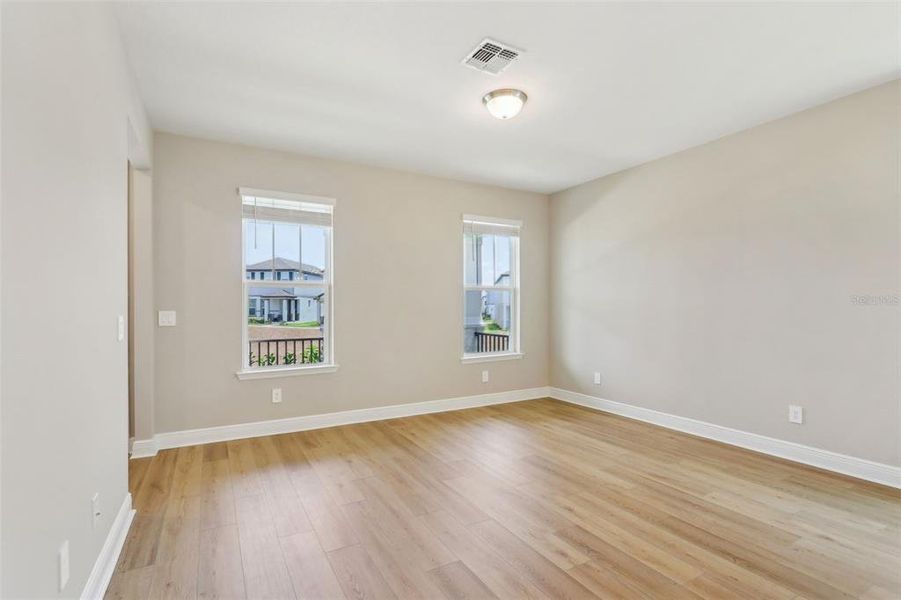 Spacious, unfurnished interior of a new home in Silverleaf Reserve Bungalows, Winter Garden (Image 26).
