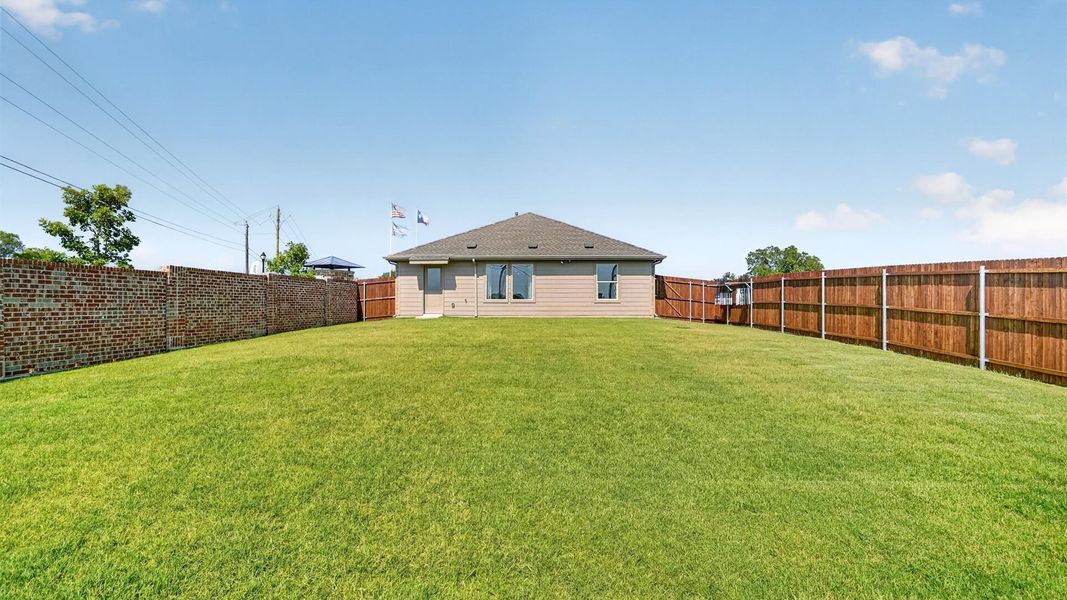 Exterior details and patio area of a home in The Canyons, Keene (Image 23).
