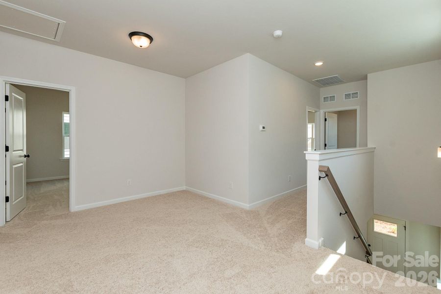 Spacious, unfurnished interior of a new home in Sunset Meadows, Charlotte (Image 20).