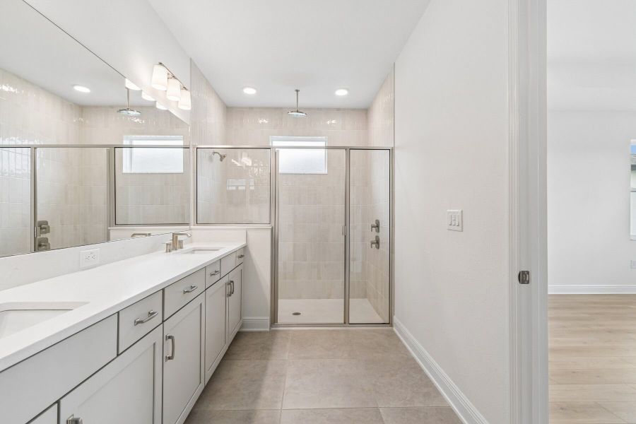 Owner's Bathroom Owner's Bathroom