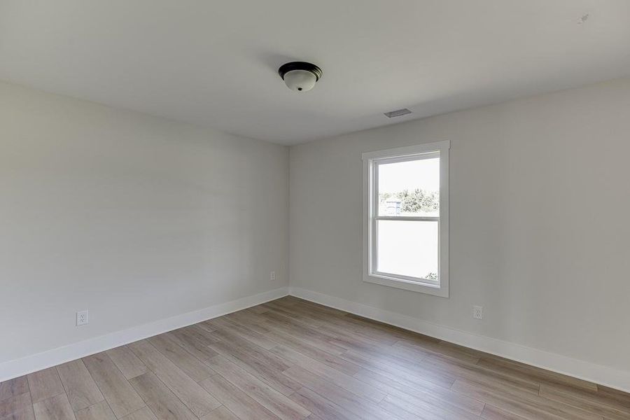 Spacious, unfurnished interior of a new home in , Hartwell (Image 28).