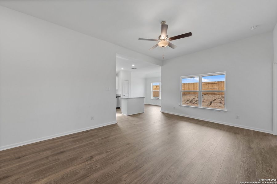Spacious, unfurnished interior of a new home in Rosewood Estates, Lytle (Image 18).