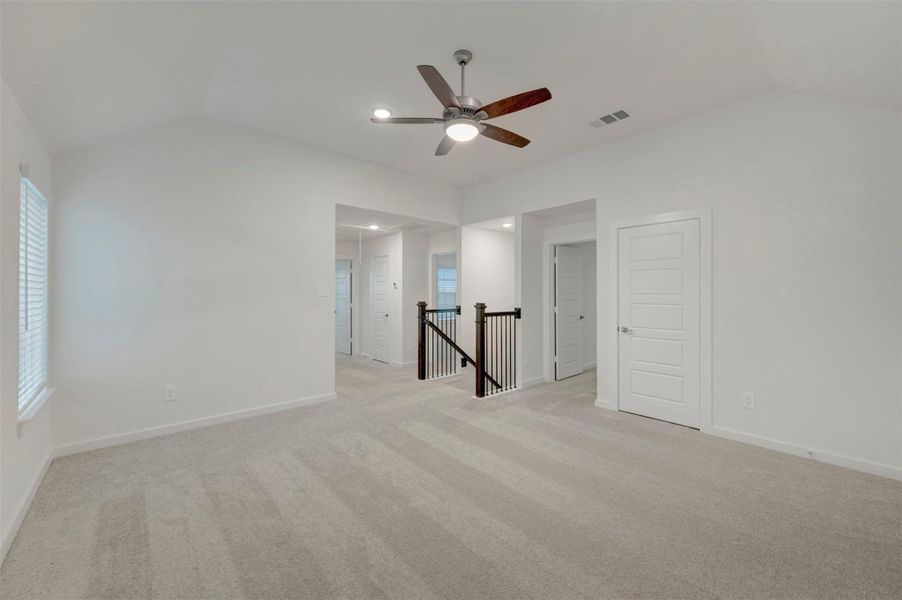 Spacious, unfurnished interior of a new home in Lone Star Landing, Montgomery (Image 32).