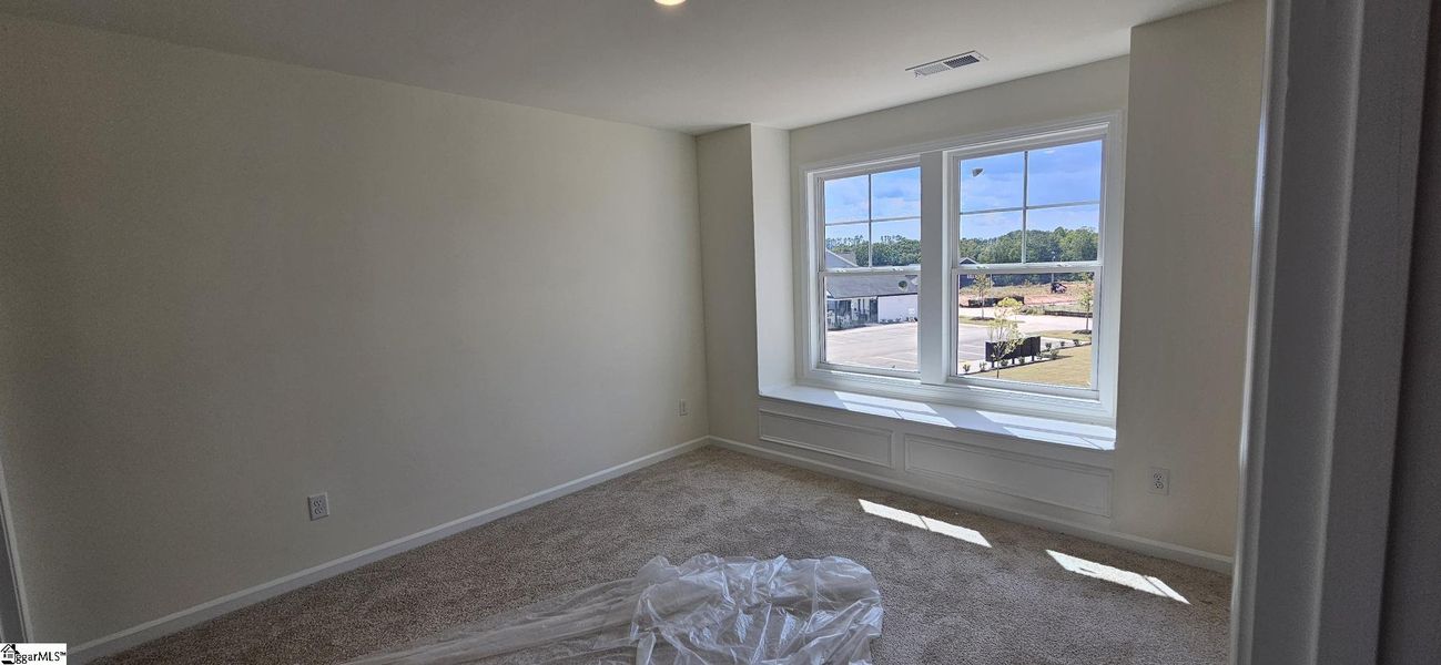 Spacious, unfurnished interior of a new home in Sedona, Greenville (Image 15).