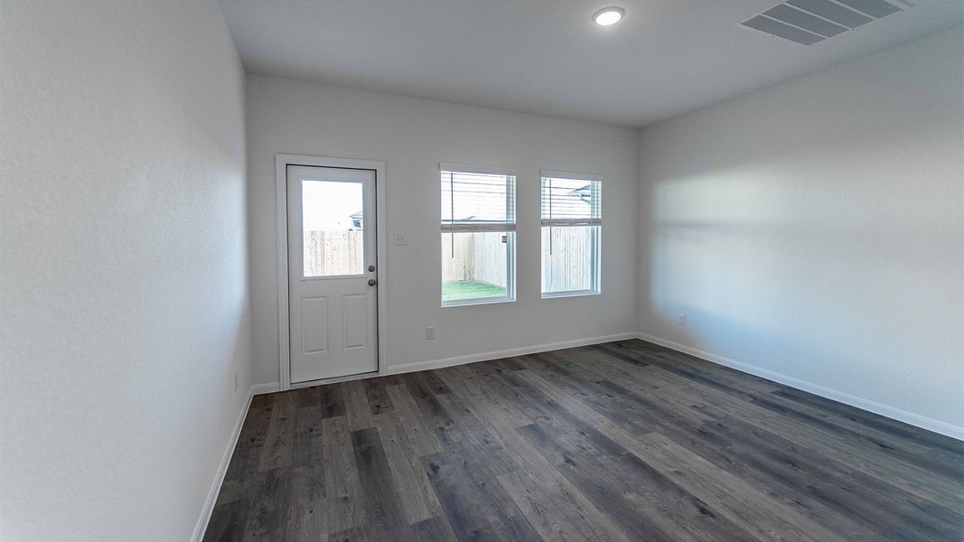 Spacious, unfurnished interior of a new home in Sunset Oaks, Maxwell (Image 21).