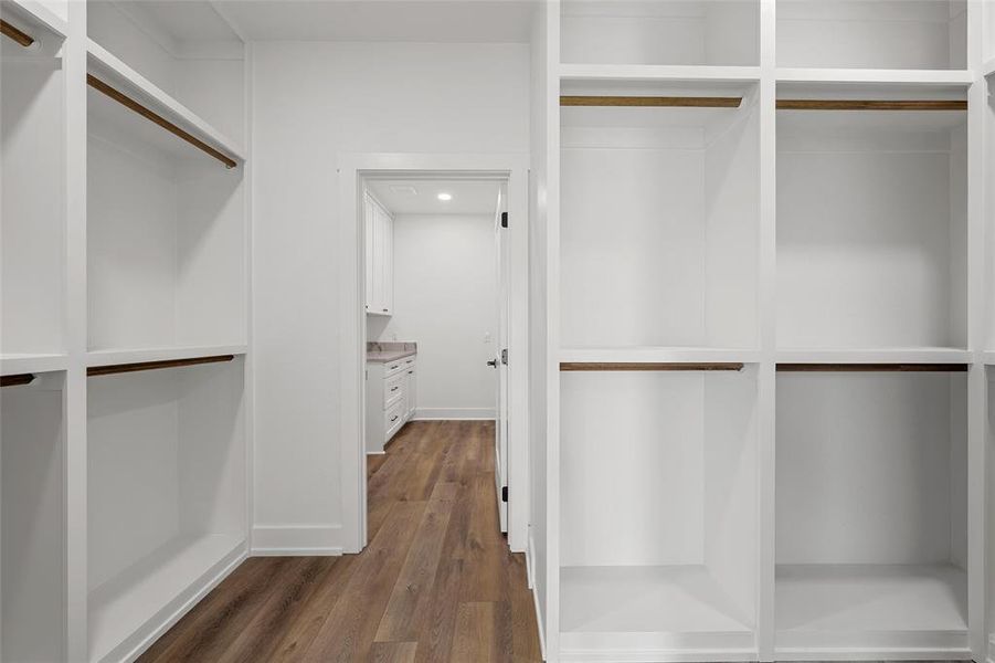 Spacious, unfurnished interior of a new home in , Hewitt (Image 31).