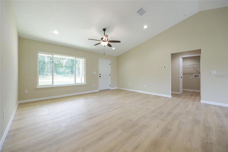 Spacious, unfurnished interior of a new home in , Williston (Image 22).