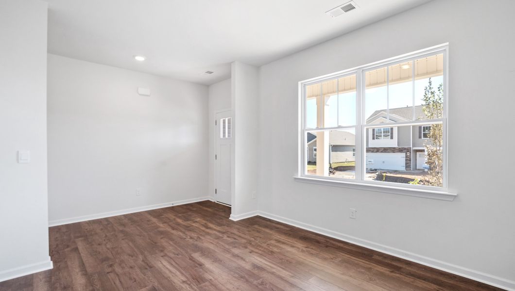Spacious, unfurnished interior of a new home in Sage Grove, Lyman (Image 18).