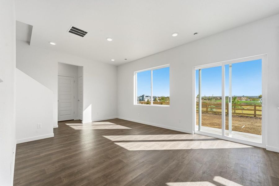 Spacious, unfurnished interior of a new home in Granary, Johnstown (Image 13).
