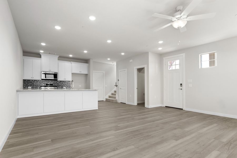 Spacious, unfurnished interior of a new home in Wildridge, Oak Point (Image 13).
