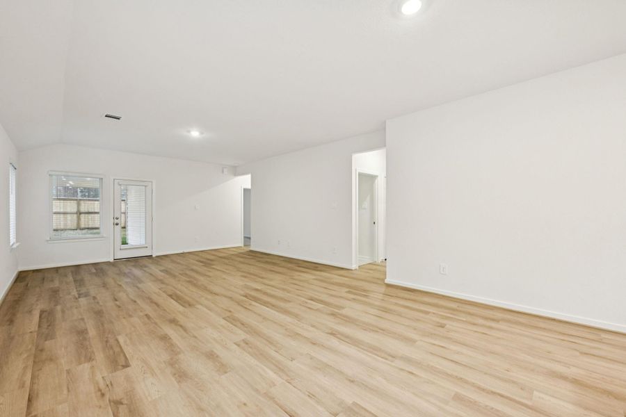 Spacious, unfurnished interior of a new home in , Conroe (Image 21).