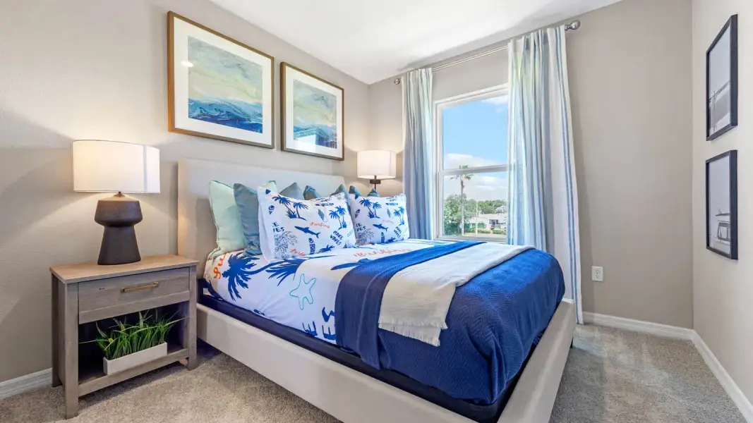 Representative furnished interior of a home built from the Pearson by D.R. Horton in Hawthorne Ranch Townhomes, Lakeland (Image 25).