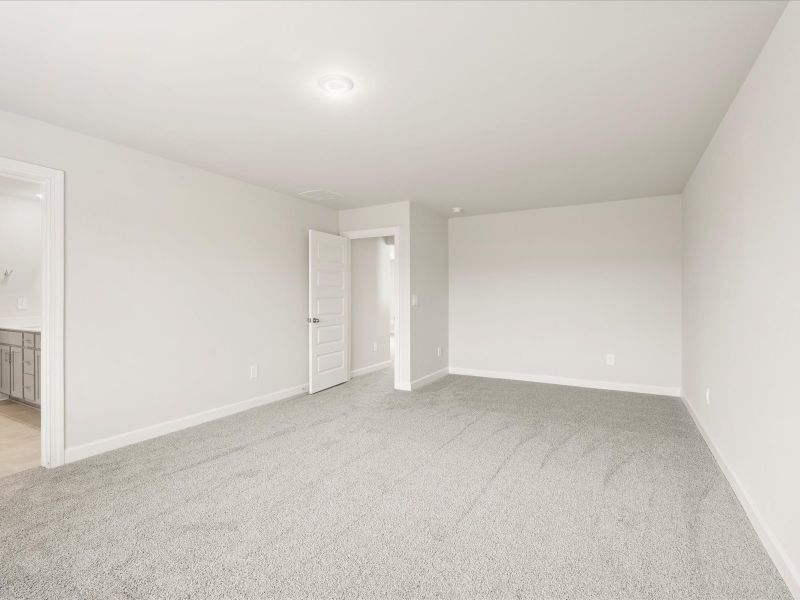 Spacious, unfurnished interior of a new home in Creek Ridge - Signature Collection, Spartanburg (Image 6).