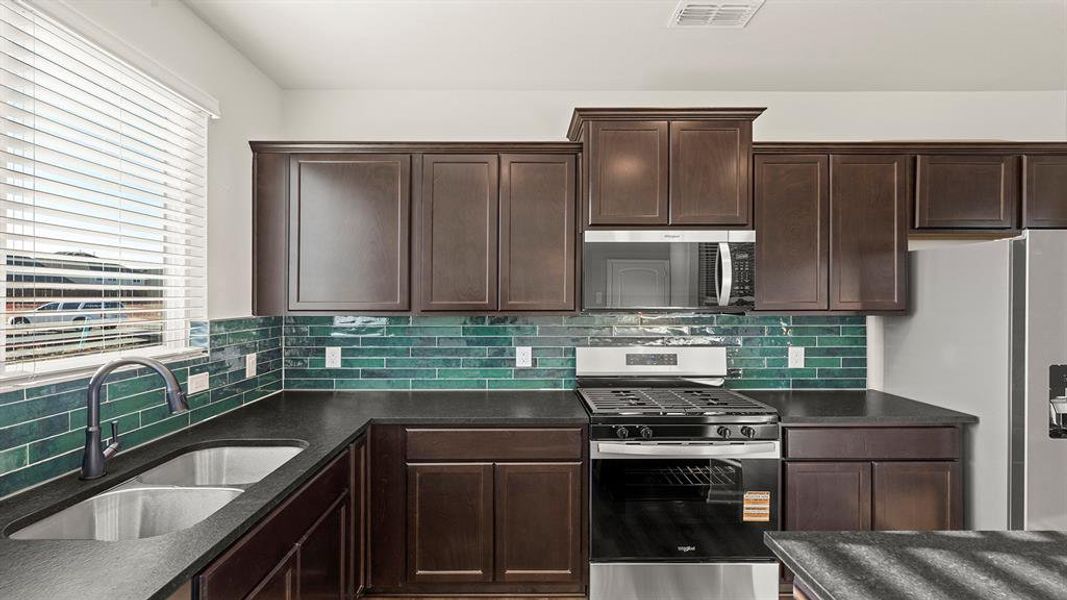 10. 3230 Summerland - Kitchen (3) 10. 3230 Summerland - Kitchen (3)