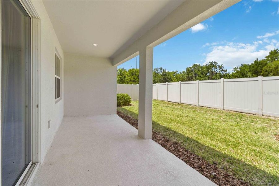 Exterior details and patio area of a home in , Valrico (Image 4).