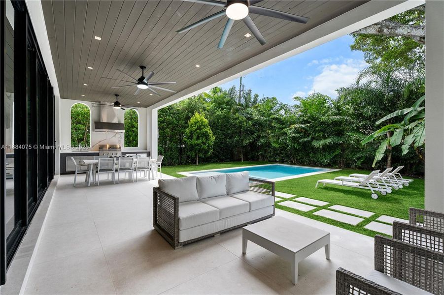 Exterior details and patio area of a home in , Miami (Image 28).