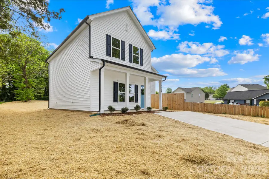 Exterior details and patio area of a home in , Kannapolis (Image 4).