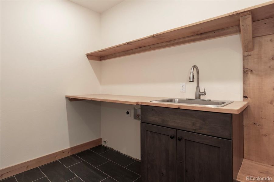 Washer & dryer hook up