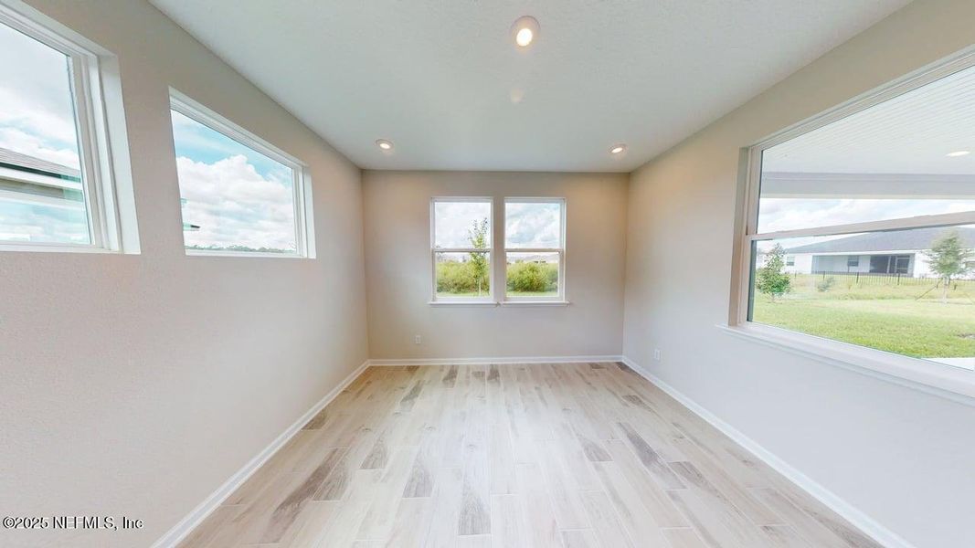 Spacious, unfurnished interior of a new home in Lakes at Bella Lago, Green Cove Springs (Image 12).