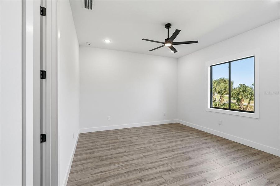 Spacious, unfurnished interior of a new home in , Rotonda West (Image 38).