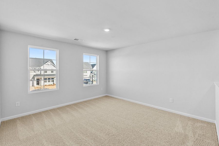 Spacious, unfurnished interior of a new home in Fieldstone, Lexington (Image 34).