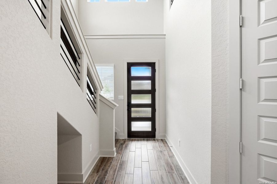 Spacious, unfurnished interior of a new home in Stillwater Ranch, San Antonio (Image 29).
