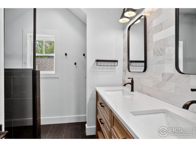 Dual vanities, large walk in shower, and loads of storage make this primary ensuite shine! Dual vanities, large walk in shower, and loads of storage make this primary ensuite shine!