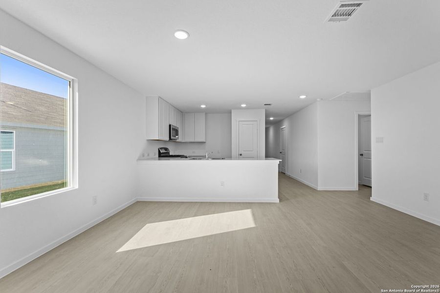 Spacious, unfurnished interior of a new home in , New Braunfels (Image 18).