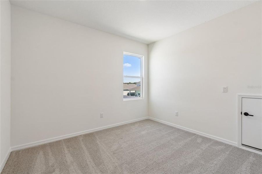 Spacious, unfurnished interior of a new home in Eastlyn, Bradenton (Image 10).
