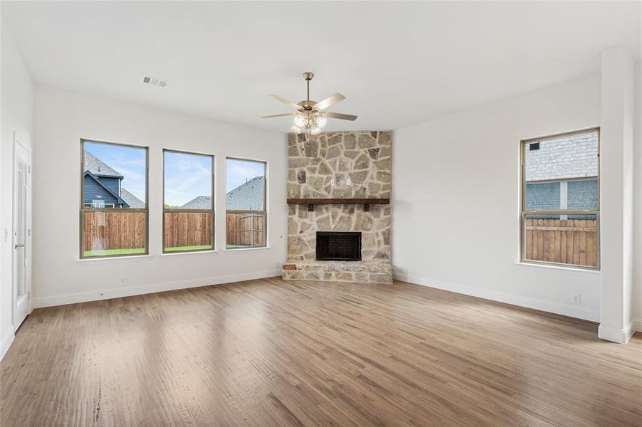 Spacious, unfurnished interior of a new home in Stone River Glen, Royse City (Image 18).