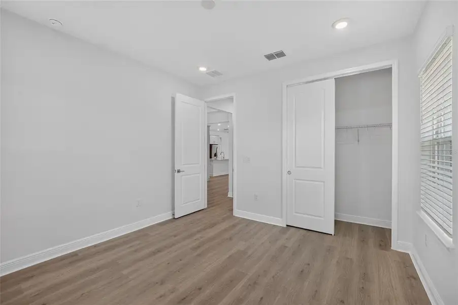 Spacious, unfurnished interior of a new home in , Ocala (Image 21).