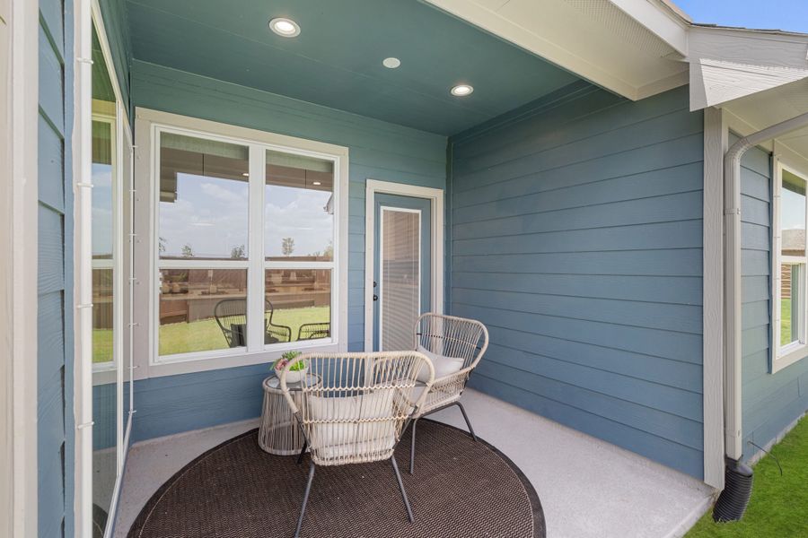 Exterior details and patio area of a home in Meridiana, Manvel (Image 4).