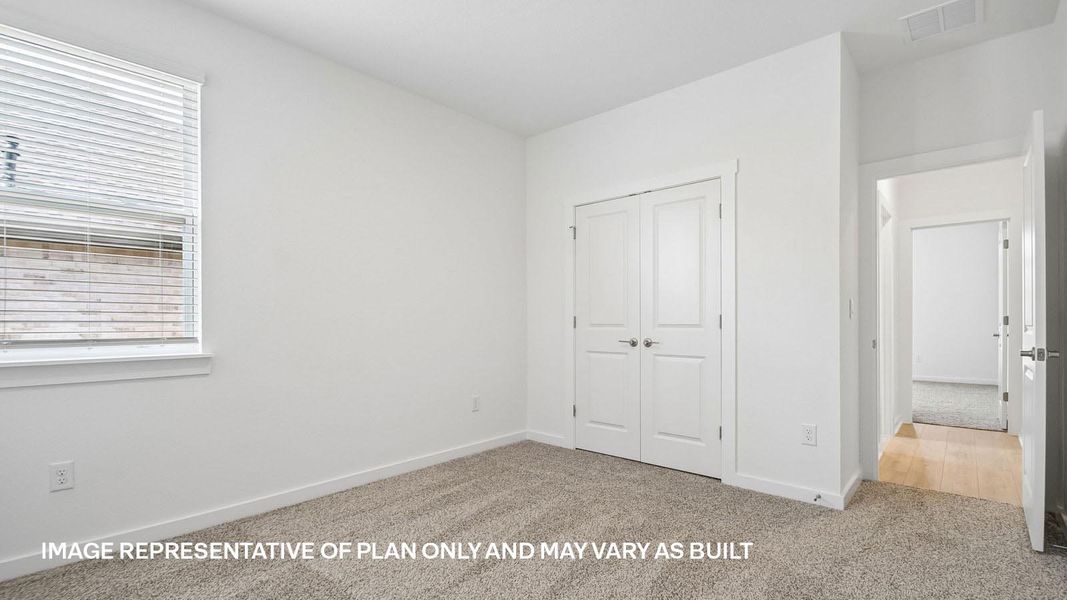 Spacious, unfurnished interior of a new home in Rosenbusch Ranch, Leander (Image 20).