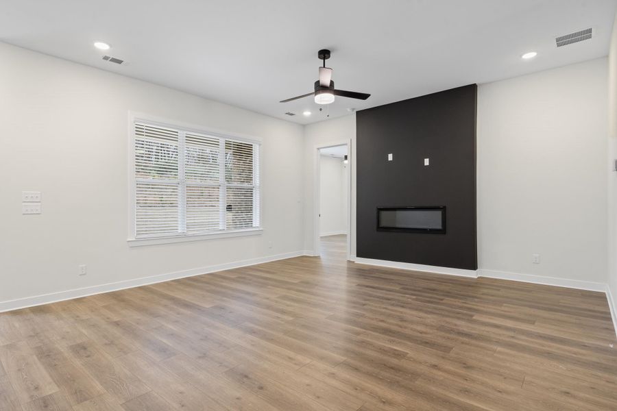 Spacious, unfurnished interior of a new home in Twin Oaks, Oakland (Image 22).