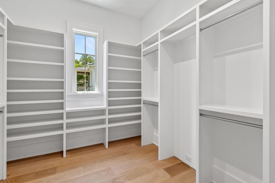 Spacious, unfurnished interior of a new home in , Charleston (Image 27).