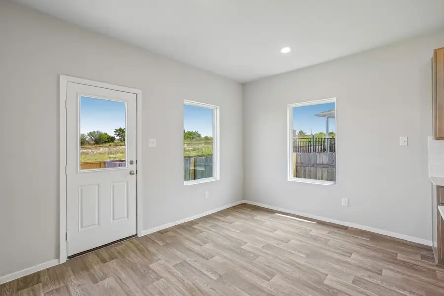 Spacious, unfurnished interior of a new home in Cloverleaf, Austin (Image 16).