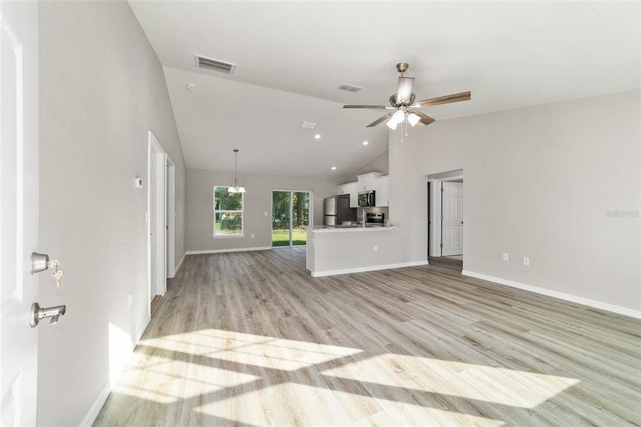 Spacious, unfurnished interior of a new home in , Ocala (Image 30).