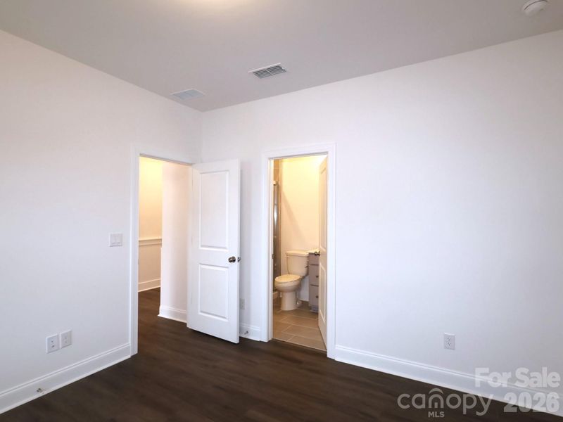 Main level guest suite